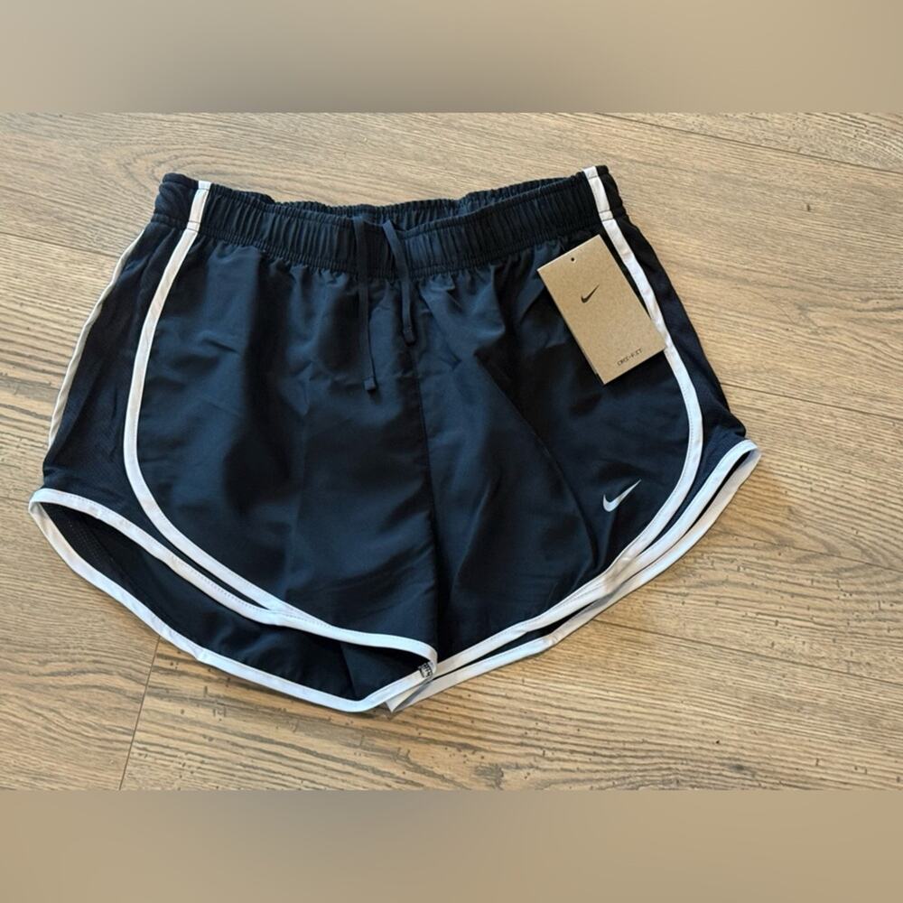 Nike Women's Black and White Dry Fit Athletic Shorts NWT S
